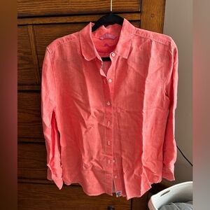Very nice women’s Tommy Bahama button down shirt